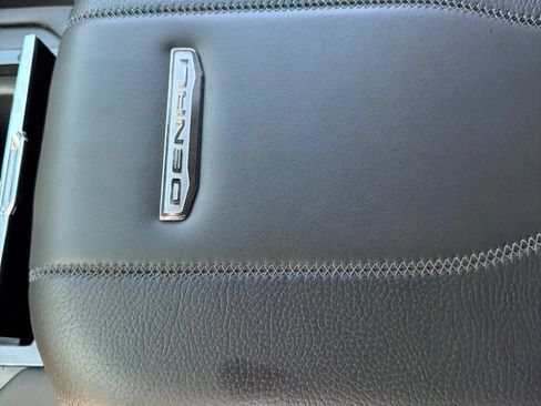 Used 2025 GMC Yukon XL Denali AWD/4WD image 12