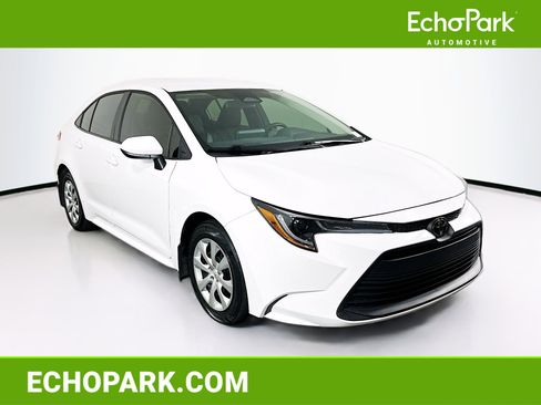Used 2025 Toyota Corolla LE image 1