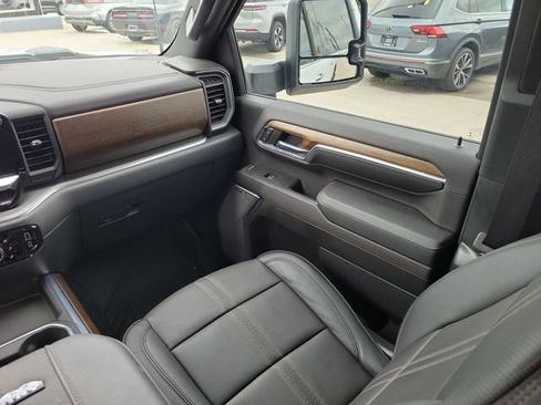 Used 2024 Chevrolet Silverado 2500 High Country w/ Technology Package AWD/4WD image 15