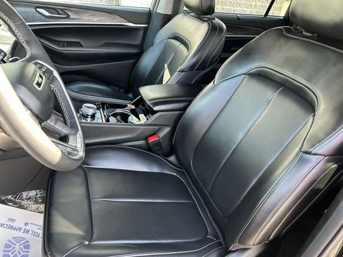 Used 2023 Jeep Grand Cherokee L Limited w/ Luxury Tech Group II AWD/4WD image 14