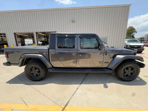 Used 2023 Jeep Gladiator Sport AWD/4WD image 9