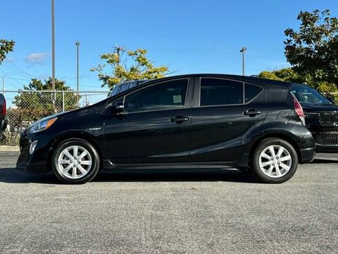 Used 2017 Toyota Prius C Two image 7
