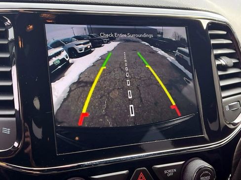 Used 2022 Jeep Grand Cherokee Laredo X image 33