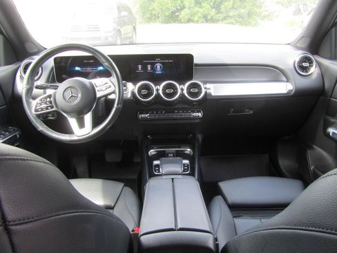 Used 2020 Mercedes-Benz GLB 250 4MATIC w/ Premium Package image 13