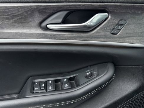 Used 2024 Jeep Grand Cherokee L Limited w/ Luxury Tech Group II image 31