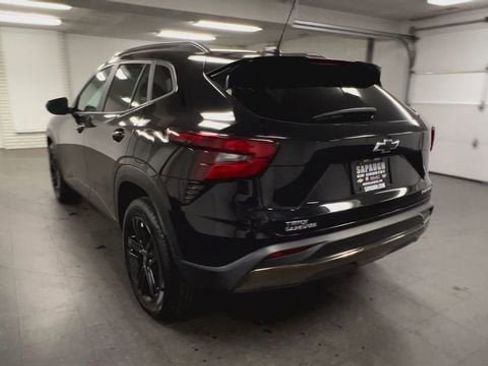 Certified 2024 Chevrolet Trax ACTIV w/ Sunroof Package FWD image 7