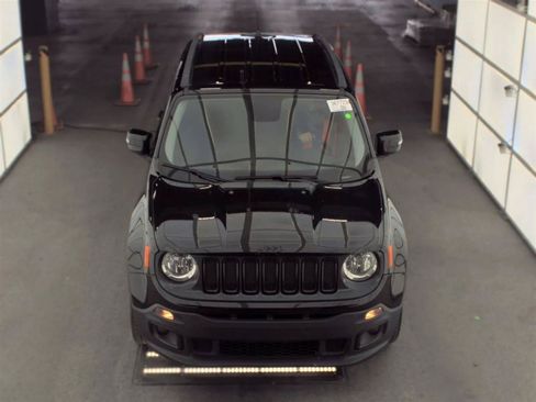 Used 2017 Jeep Renegade Altitude FWD image 2