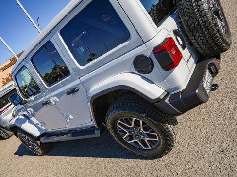 Used 2025 Jeep Wrangler Sahara image 8
