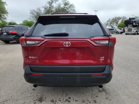 Used 2019 Toyota RAV4 LE image 6