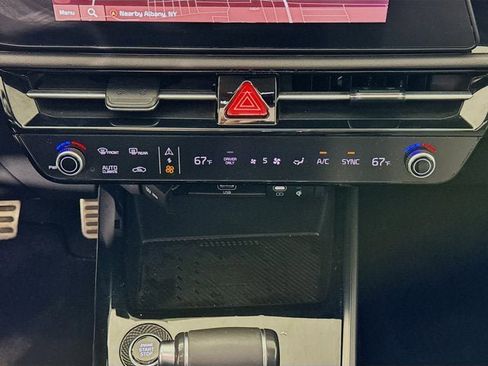 Certified 2023 Kia Niro EX Touring image 16