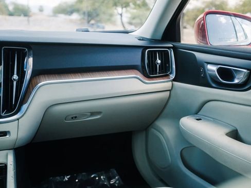 Used 2020 Volvo S60 T6 Momentum image 26