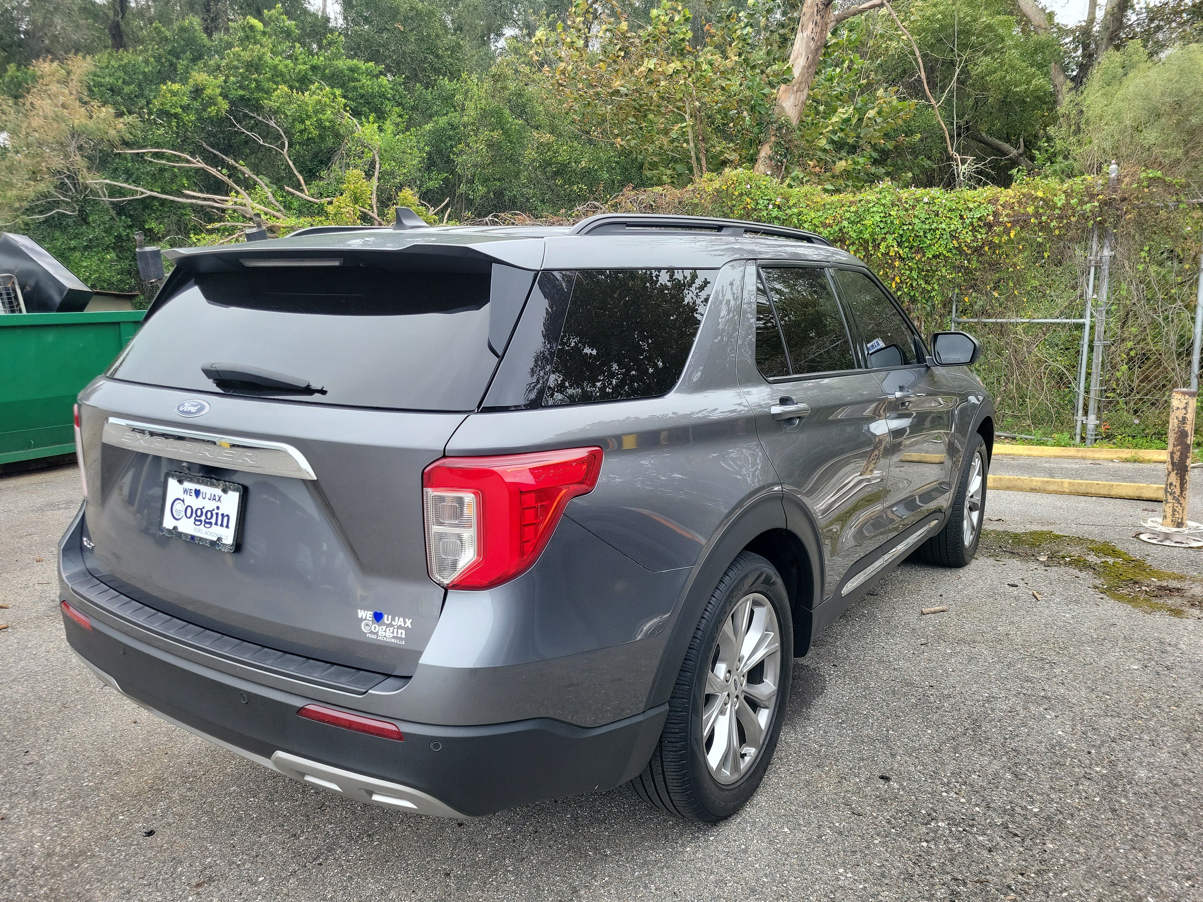 Used 2023 Ford Explorer XLT w/ Equipment Group 202A RWD image 4