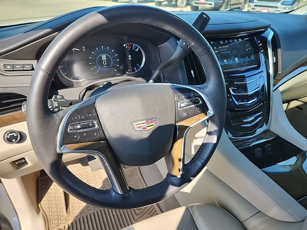 Certified 2018 Cadillac Escalade Premium Luxury AWD/4WD image 9