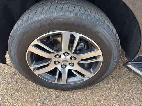 Used 2023 Ford Expedition Max Limited image 12