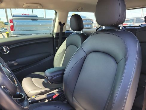 Used 2020 MINI Cooper 2-Door Hardtop image 17