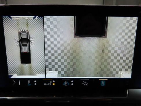 Used 2025 Chevrolet Silverado 2500 LT image 17