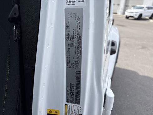 Certified 2025 Jeep Gladiator Sport image 37