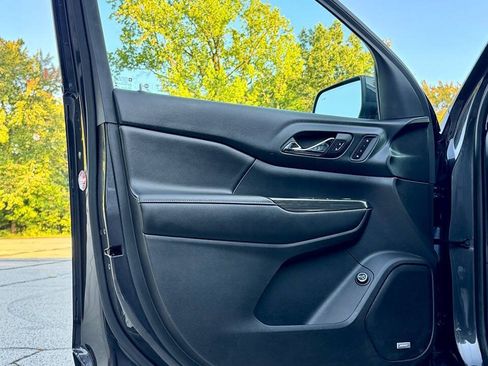 Used 2017 GMC Acadia SLT w/ LPO, Floor Liner Package AWD/4WD image 16
