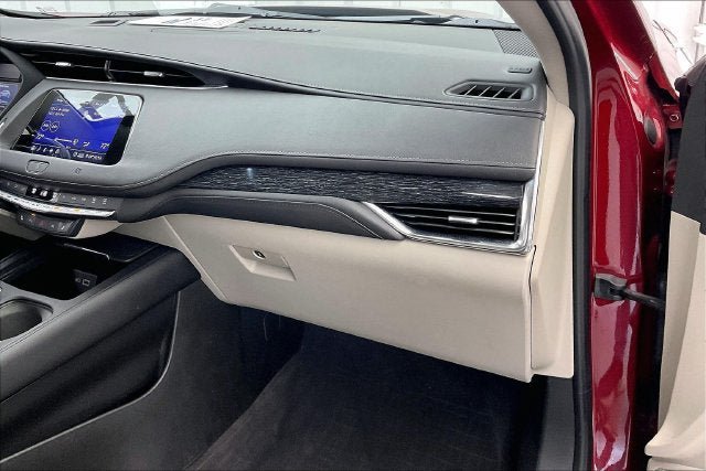 Used 2020 Cadillac XT4 Premium Luxury w/ Cold Weather Package AWD/4WD image 17