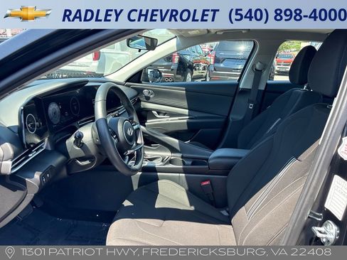 Used 2025 Hyundai Elantra SEL FWD image 3