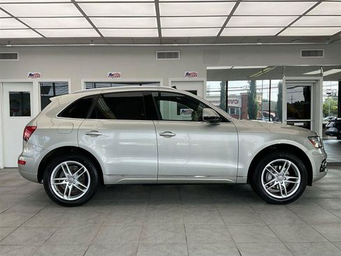 Used 2016 Audi Q5 2.0T Premium Plus w/ Technology Package AWD/4WD image 4