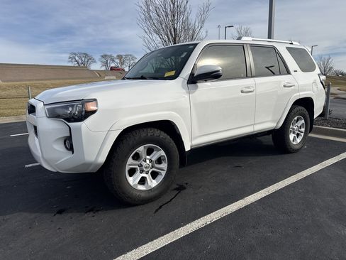 Used 2018 Toyota 4Runner SR5 Premium image 5