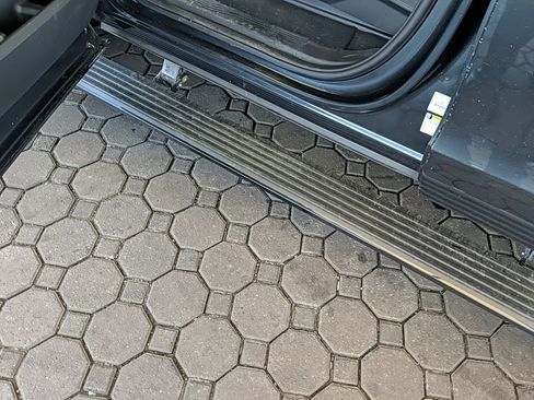 Used 2025 Ford Expedition Platinum image 13