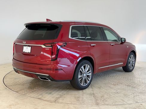 Certified 2025 Cadillac XT6 Premium Luxury image 8