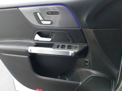 Used 2020 Mercedes-Benz GLB 250 GLB 250 image 33