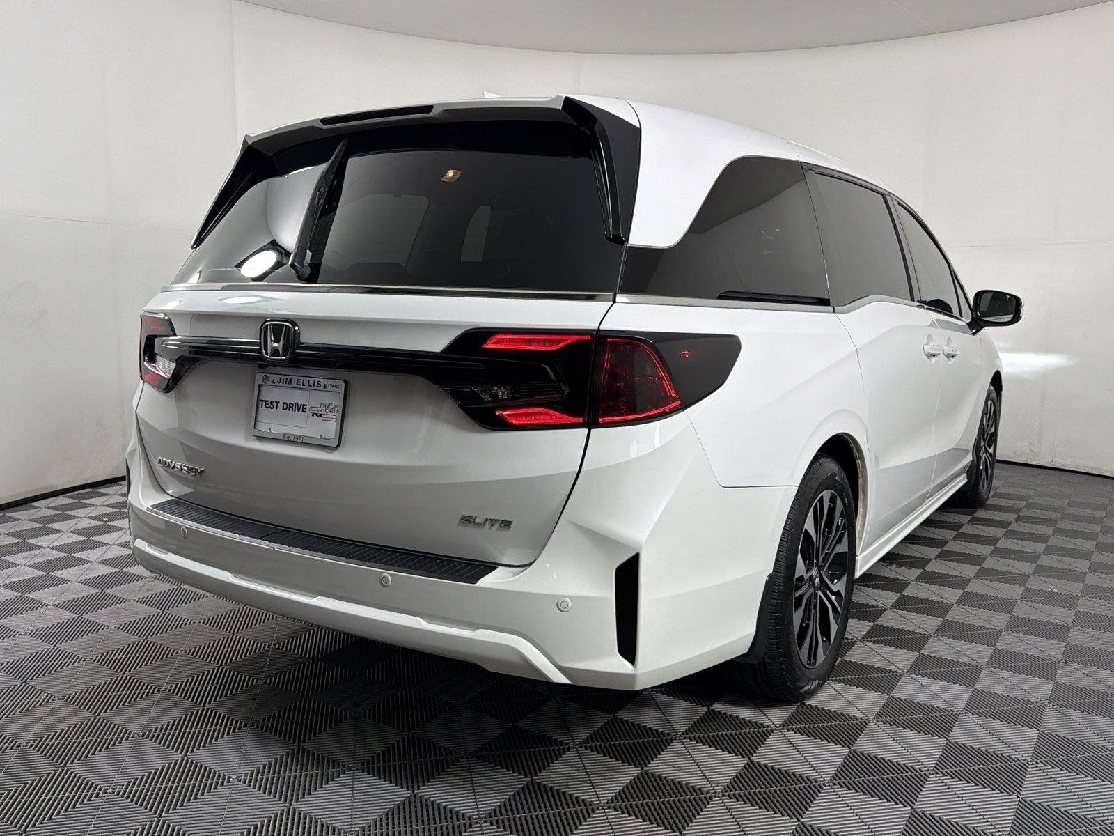 Used 2025 Honda Odyssey Elite image 6