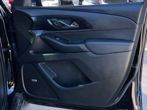 Used 2024 Chevrolet Traverse RS image 25