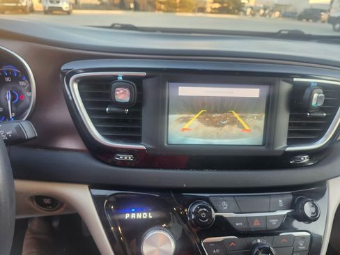 Used 2022 Chrysler Voyager LX image 16