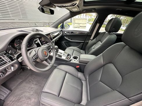 Used 2026 Porsche Macan AWD/4WD image 4