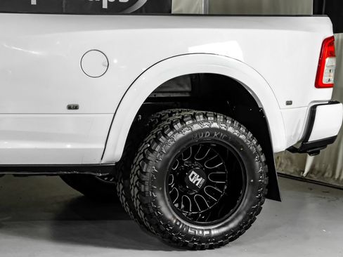 Used 2024 RAM 3500 Tradesman w/ Chrome Appearance Group AWD/4WD image 14