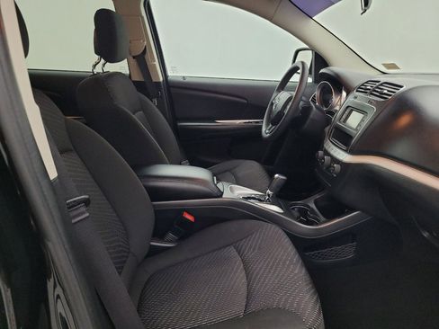 Used 2017 Dodge Journey SE w/ Flexible Seating Group image 21