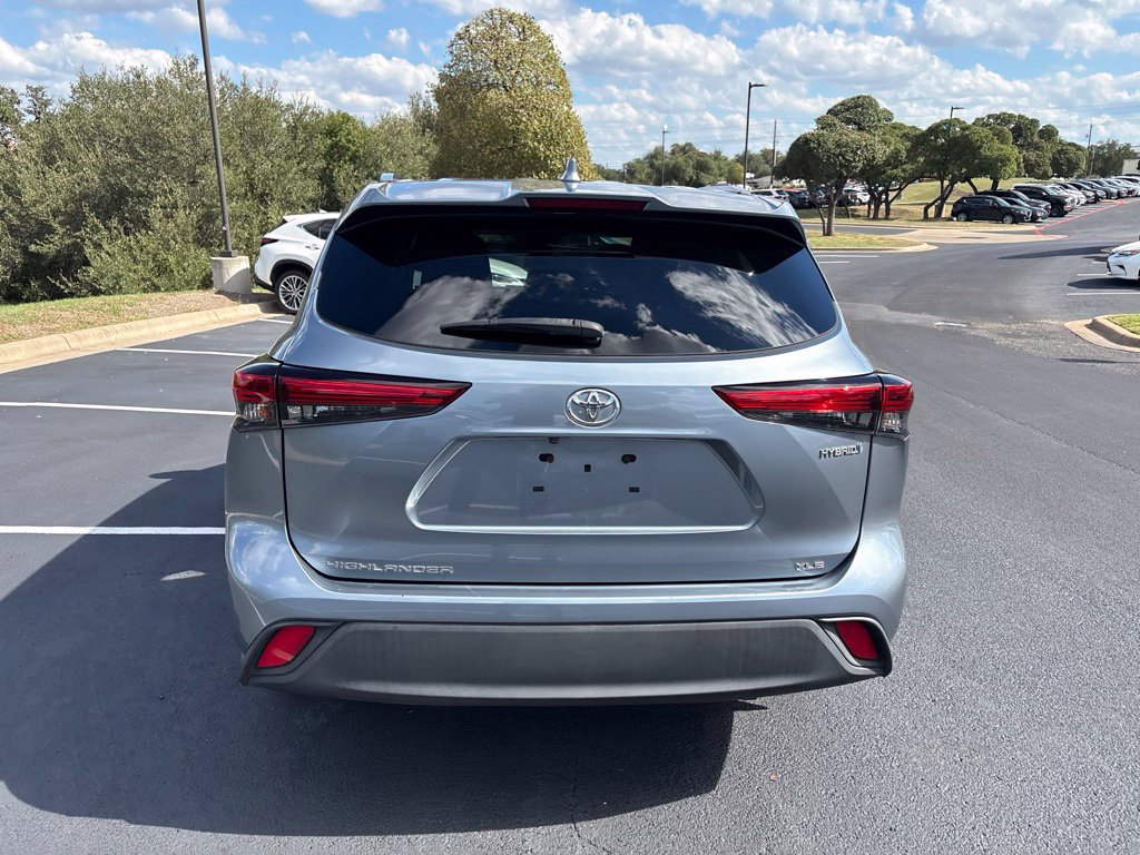 Used 2020 Toyota Highlander XLE FWD image 4