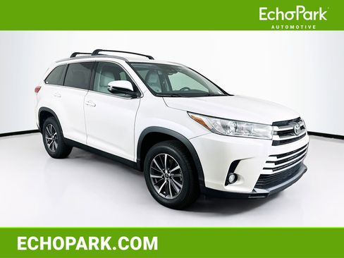 Used 2019 Toyota Highlander XLE FWD image 1