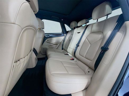 Used 2023 Porsche Macan AWD image 17