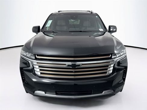 Used 2023 Chevrolet Suburban High Country w/ Premium Package 2 AWD/4WD image 9