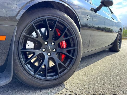 Used 2015 Dodge Challenger SRT Hellcat image 2