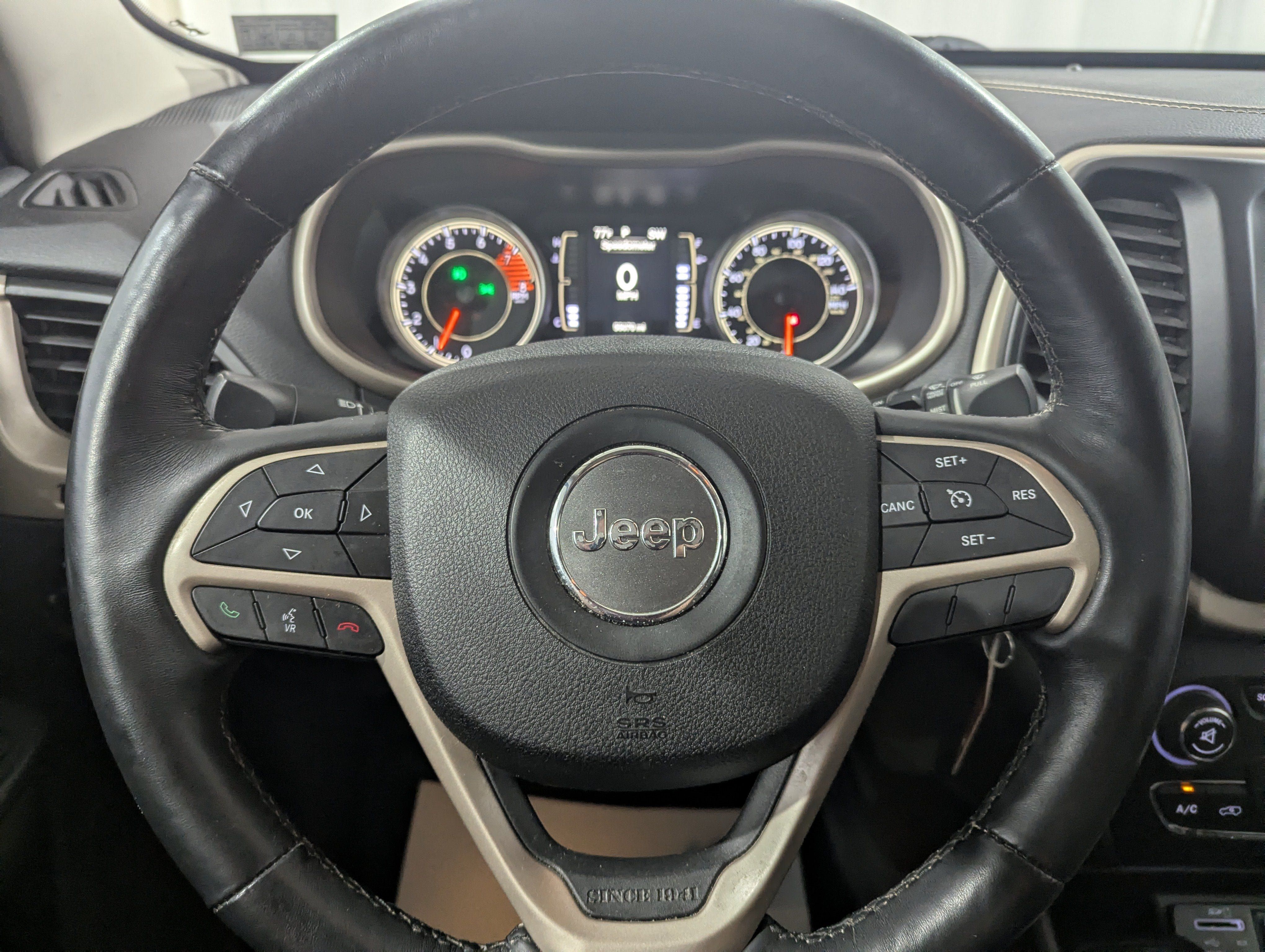 Used 2017 Jeep Cherokee Latitude w/ Cold Weather Group AWD/4WD image 15