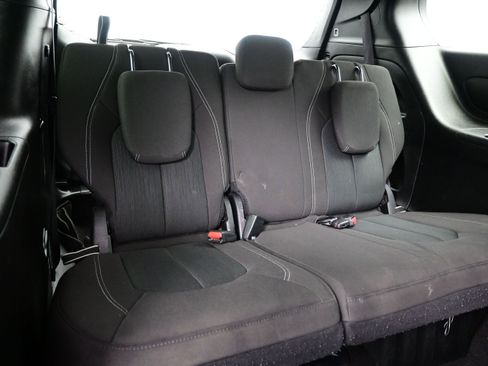 Used 2024 Chrysler Pacifica Touring FWD image 20