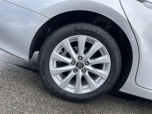 Used 2019 Toyota Camry LE image 12