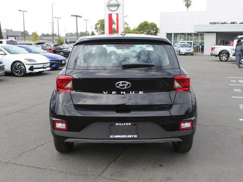 New 2026 Hyundai Venue SE FWD image 8
