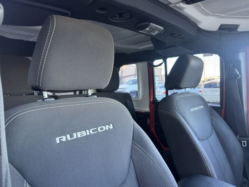 Used 2015 Jeep Wrangler Unlimited Rubicon w/ Connectivity Group image 20