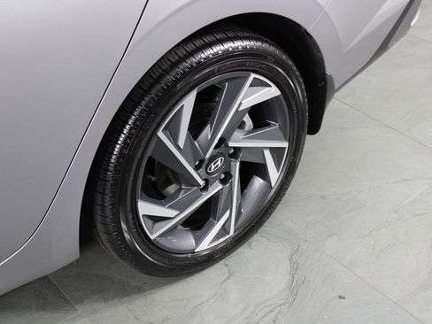 Used 2025 Hyundai Elantra SEL image 12