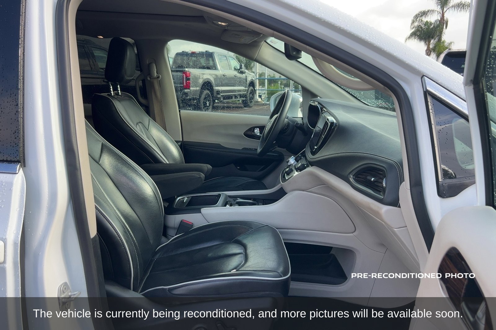 Used 2022 Chrysler Pacifica Limited FWD image 15