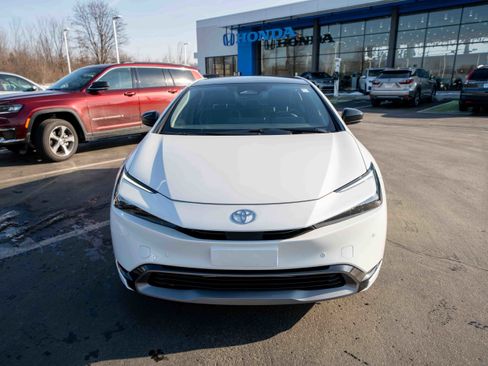 Used 2024 Toyota Prius XLE image 2