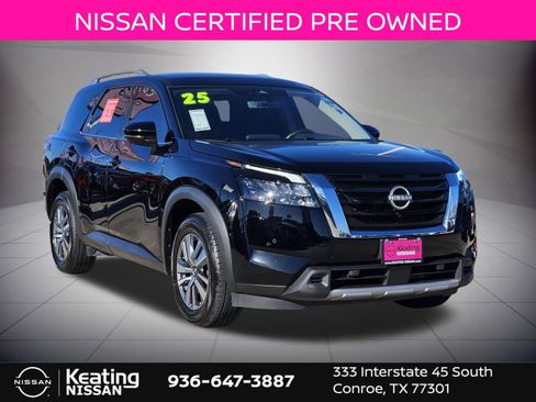 Certified 2025 Nissan Pathfinder SL image 1