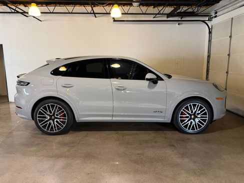 Used 2025 Porsche Cayenne GTS image 5